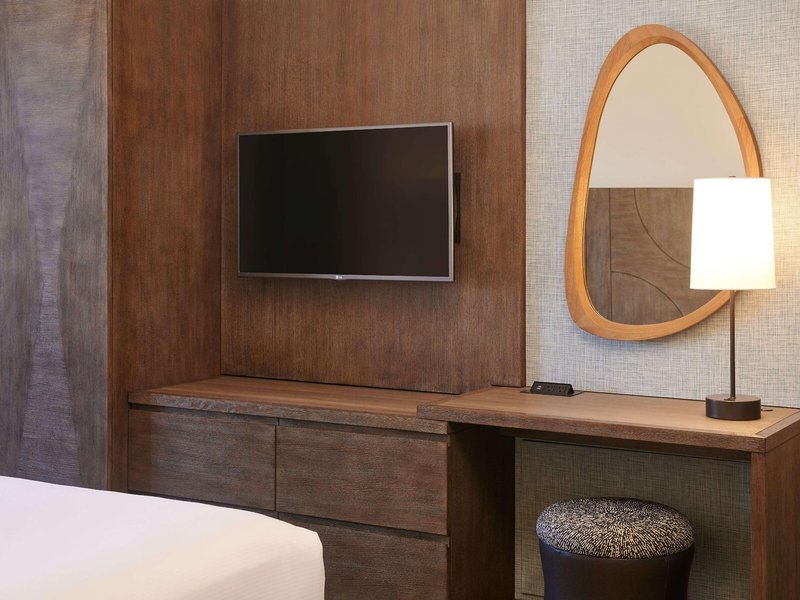 Embassy Suites Waikiki Beach Walk 34