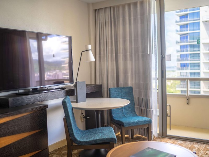 Embassy Suites Waikiki Beach Walk 36