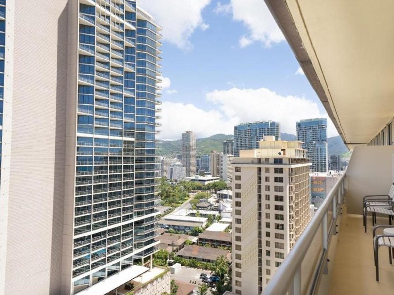 Embassy Suites Waikiki Beach Walk 38