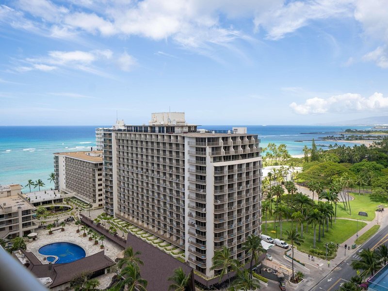 Embassy Suites Waikiki Beach Walk 39
