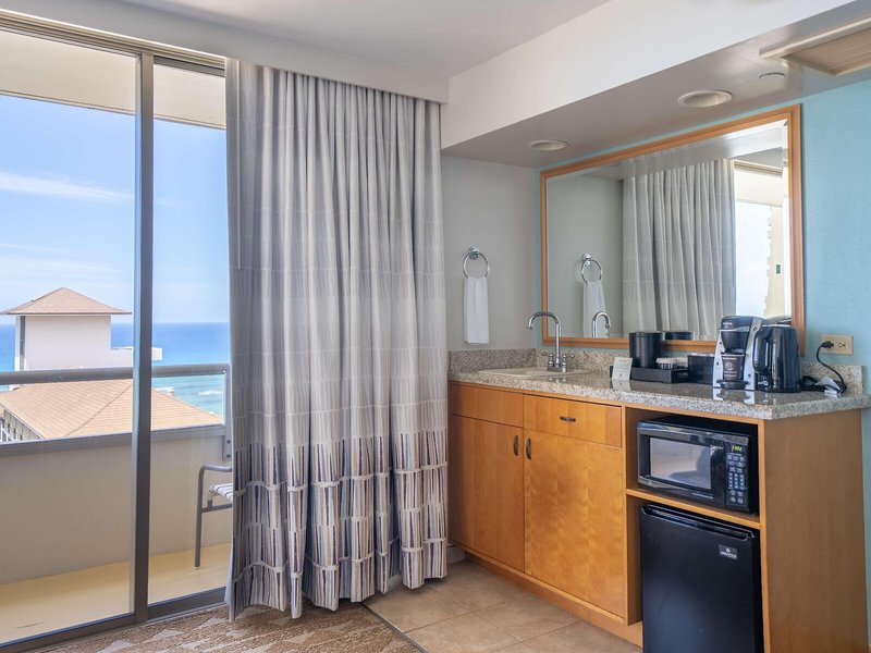 Embassy Suites Waikiki Beach Walk 41