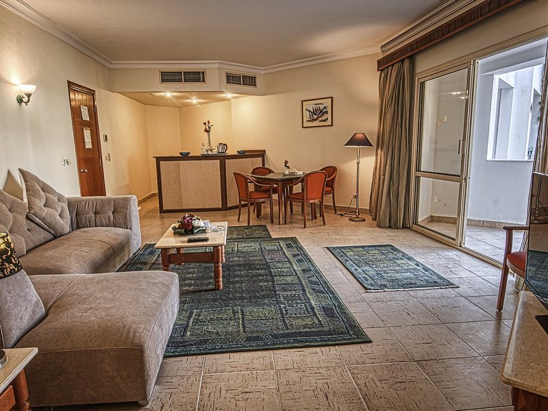 Falcon Hills Hotel 37