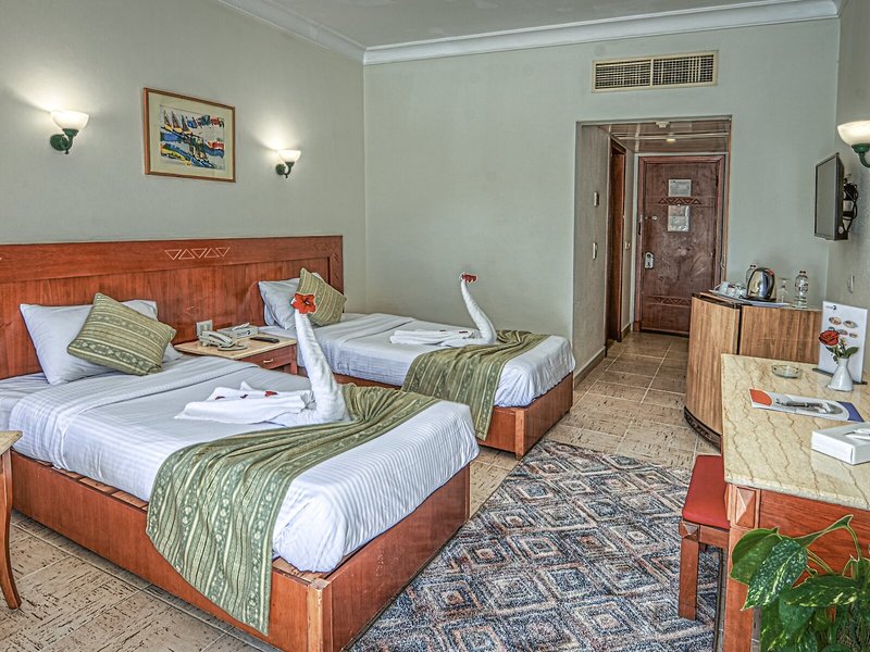 Falcon Hills Hotel 41