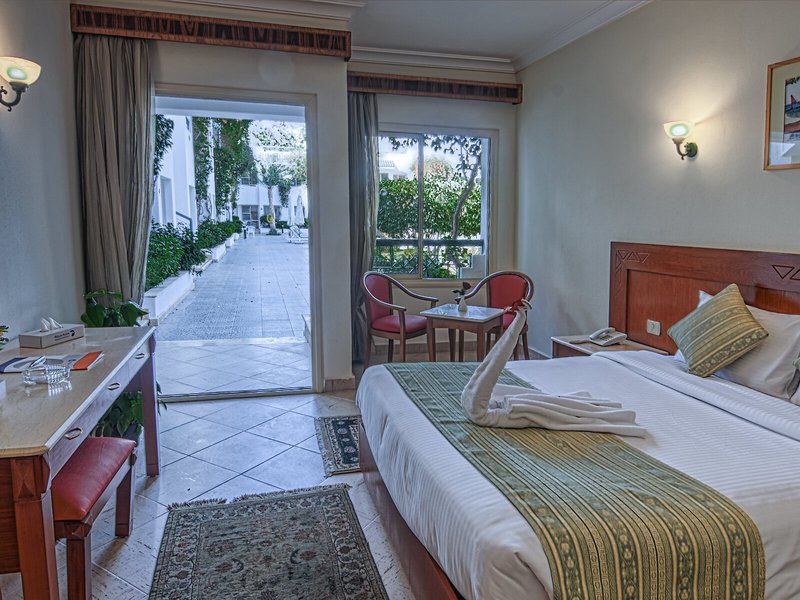 Falcon Hills Hotel 42