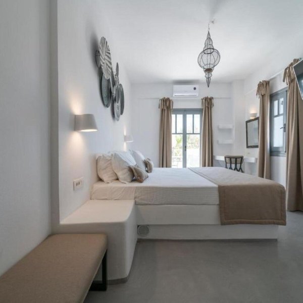 Black Coast Hotel Santorini 8