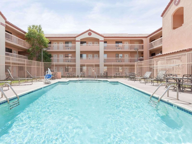 Motel 6 Barstow, CA - I15 And Lenwood Road 1