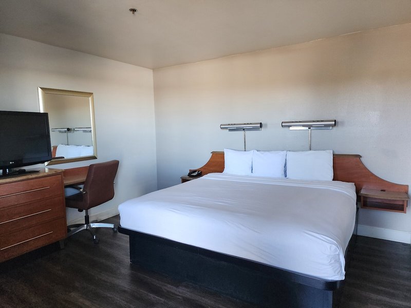 Motel 6 Barstow, CA - I15 And Lenwood Road 9