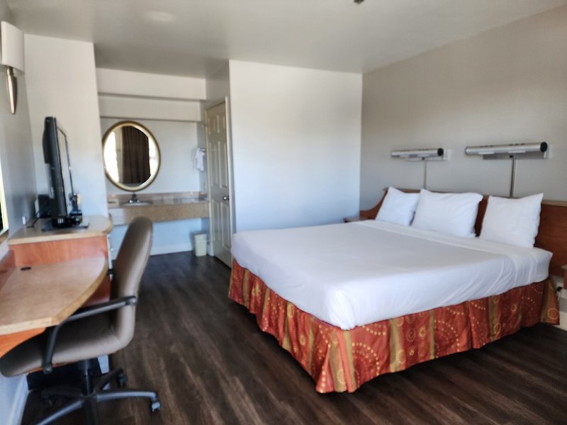 Motel 6 Barstow, CA - I15 And Lenwood Road 10