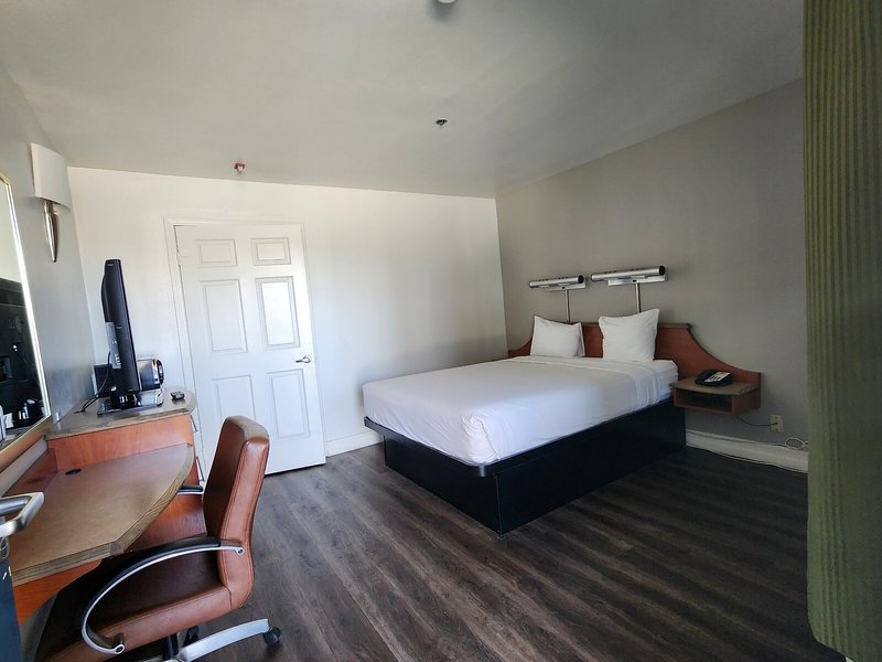 Motel 6 Barstow, CA - I15 And Lenwood Road 11