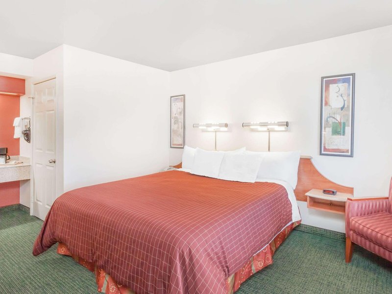 Motel 6 Barstow, CA - I15 And Lenwood Road 12