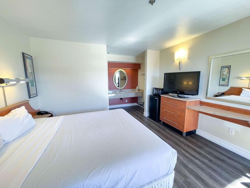 Motel 6 Barstow, CA - I15 And Lenwood Road 16