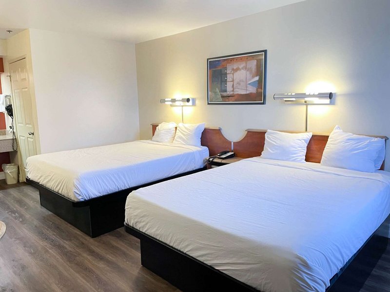 Motel 6 Barstow, CA - I15 And Lenwood Road 17