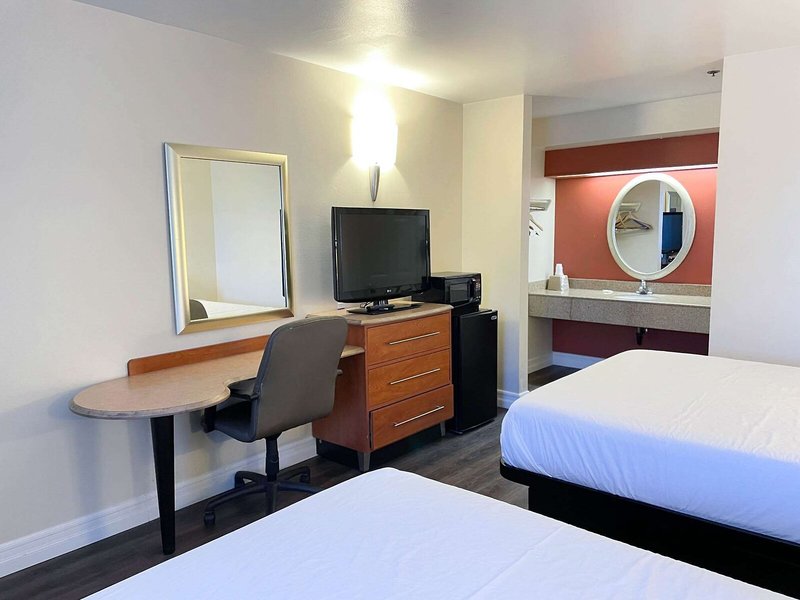 Motel 6 Barstow, CA - I15 And Lenwood Road 22