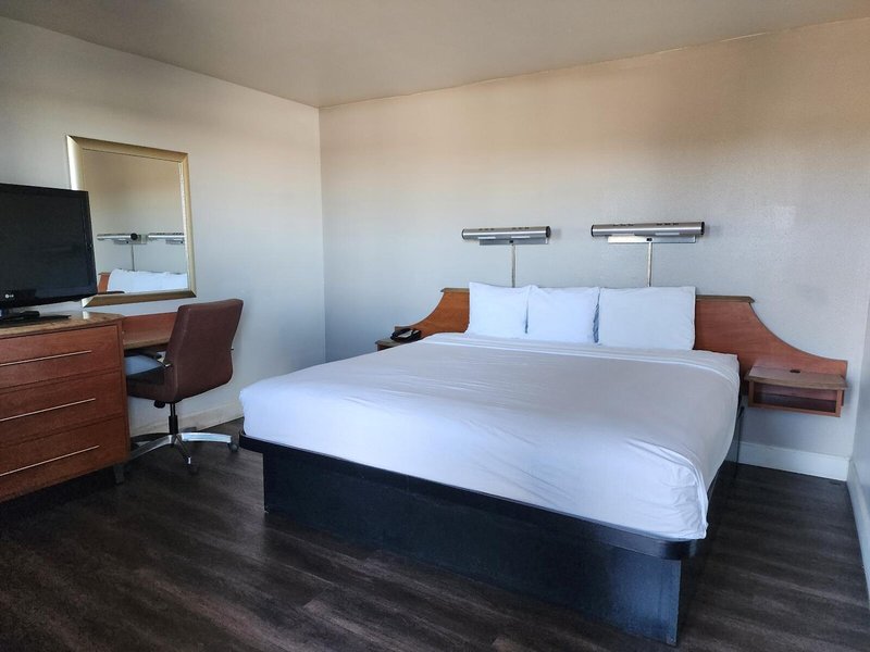 Motel 6 Barstow, CA - I15 And Lenwood Road 25