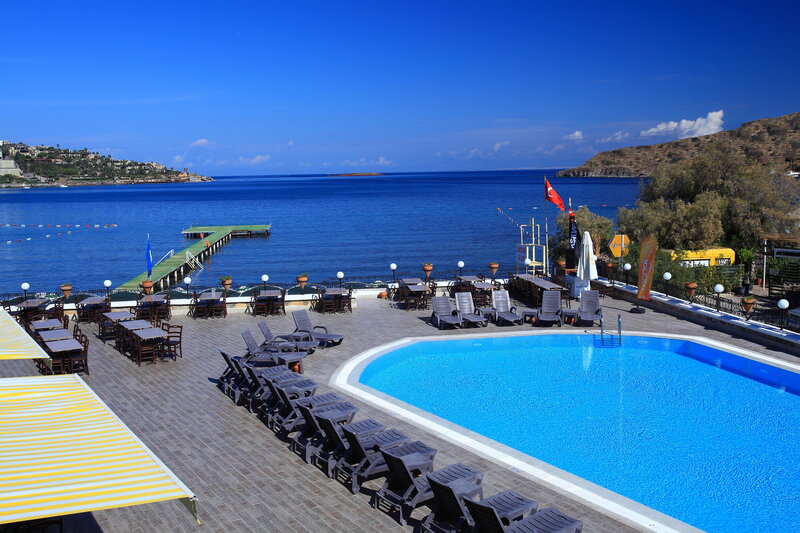 Cactus Fleur Beach Club 7