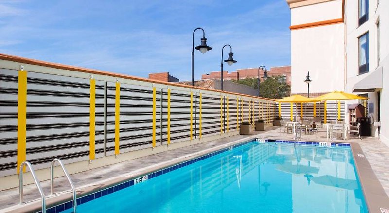 DoubleTree by Hilton Savannah Historic District