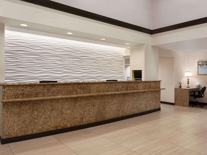 Ramada Suites Orlando Aiport 7