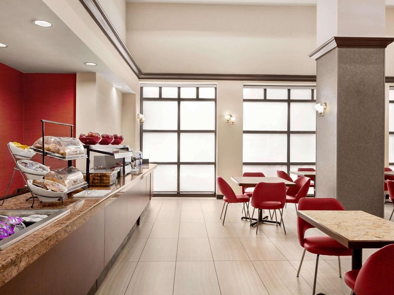 Ramada Suites Orlando Aiport 9