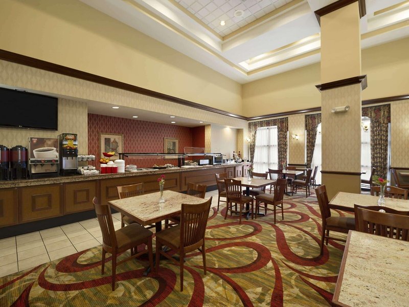 Ramada Suites Orlando Aiport 10