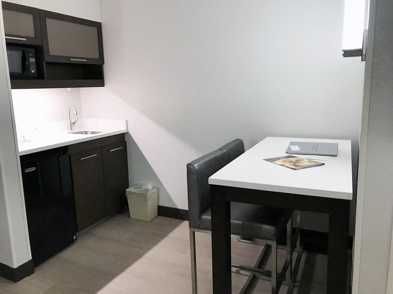 Ramada Suites Orlando Aiport 11