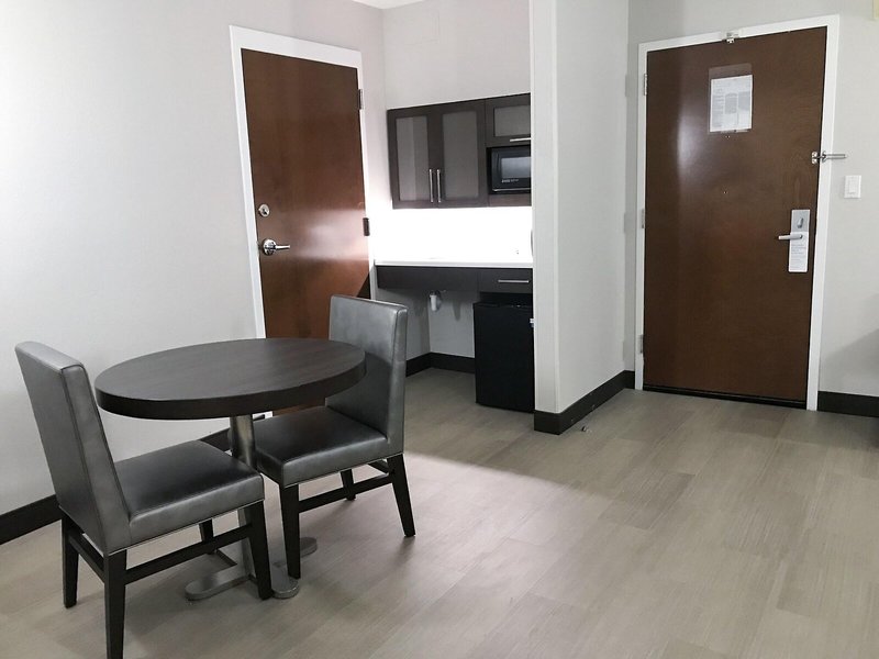 Ramada Suites Orlando Aiport 13