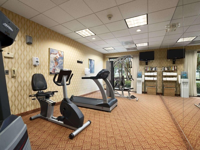 Ramada Suites Orlando Aiport 16
