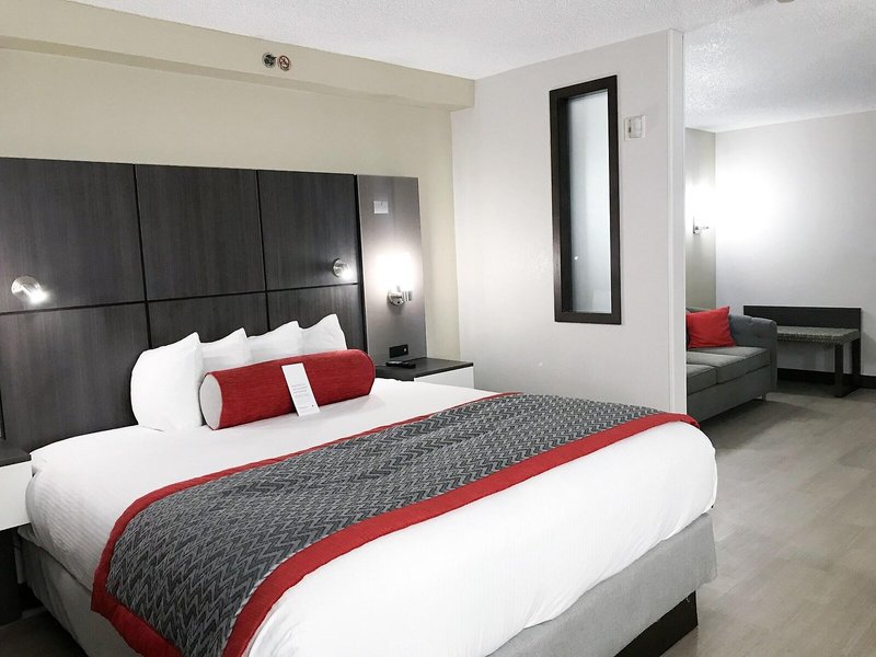 Ramada Suites Orlando Aiport 20