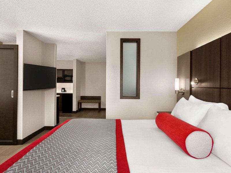 Ramada Suites Orlando Aiport 21