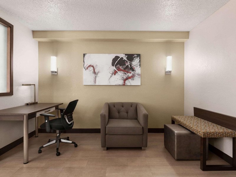Ramada Suites Orlando Aiport 22
