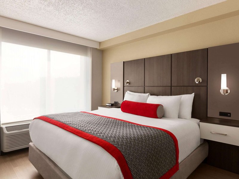Ramada Suites Orlando Aiport 24