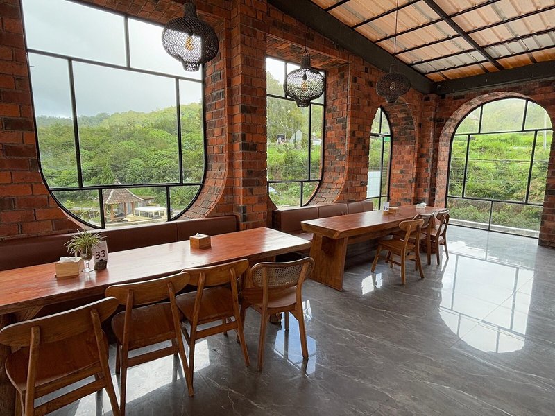 Caldera Hotel & Restaurant 10