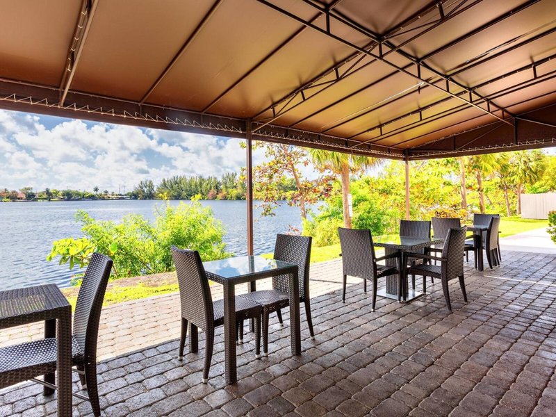 SpringHill Suites Miami Airport South  7