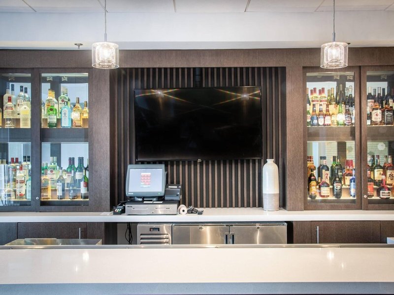 SpringHill Suites Miami Airport South  24