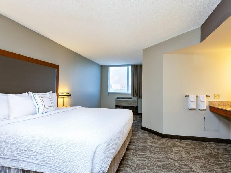 SpringHill Suites Miami Airport South  33