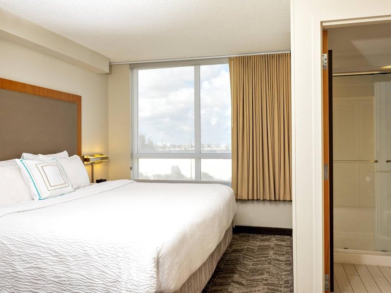 SpringHill Suites Miami Airport South  35