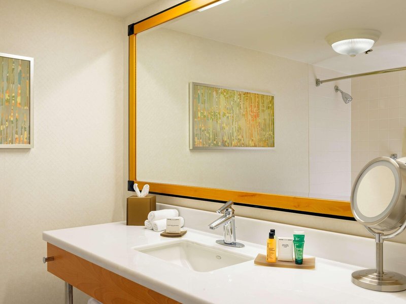 Hilton San Francisco Airport Bayfront 40 - Bathroom Example