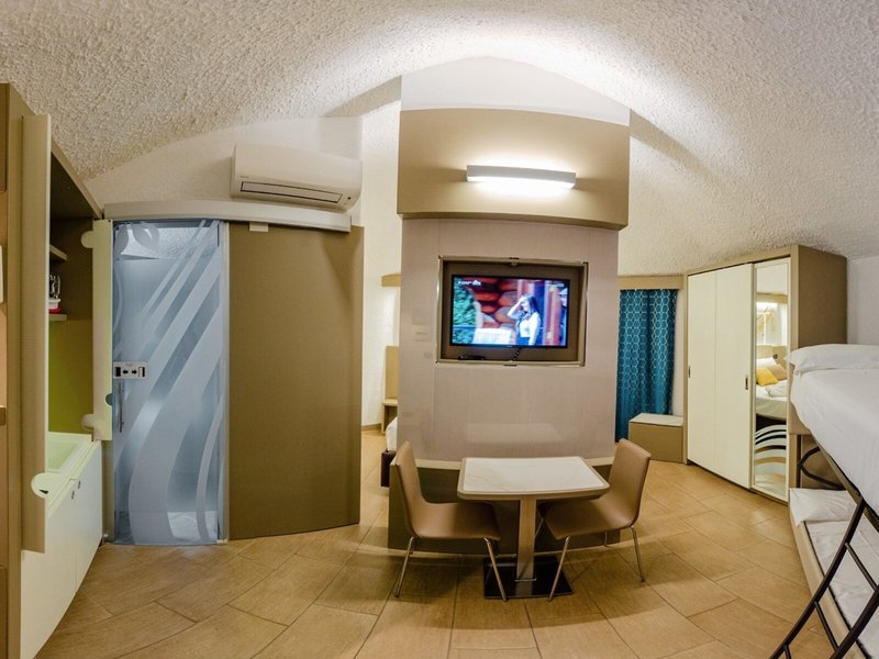 Calanica 24 - Room Example