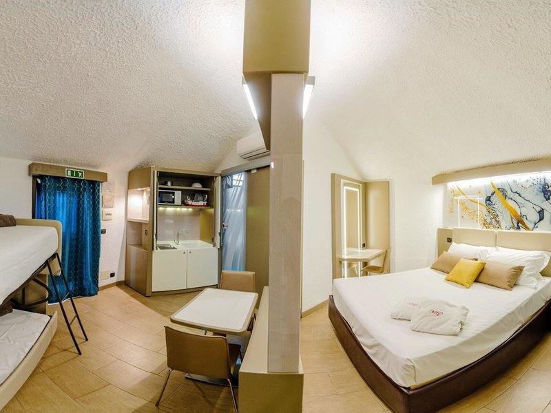 Calanica 25 - Room Example
