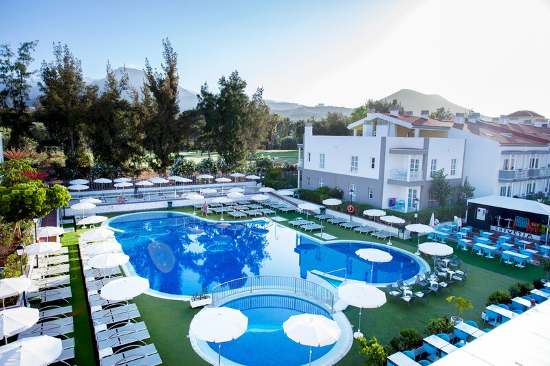 Coral Compostela Beach Golf 37
