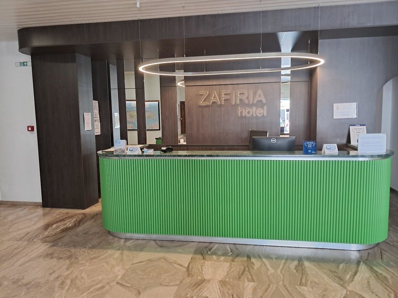 Zafiria 19
