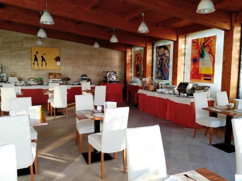 Holiday Inn Cagliari 10