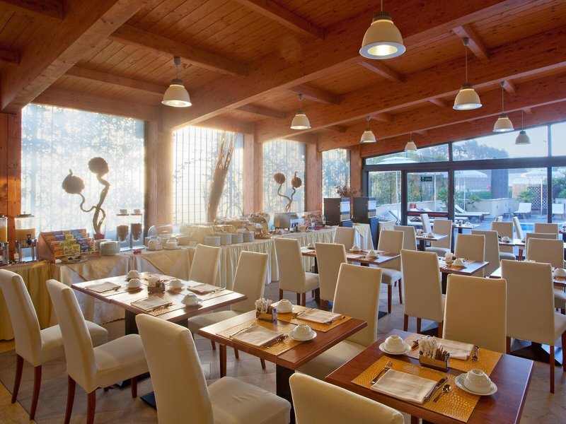 Holiday Inn Cagliari 10