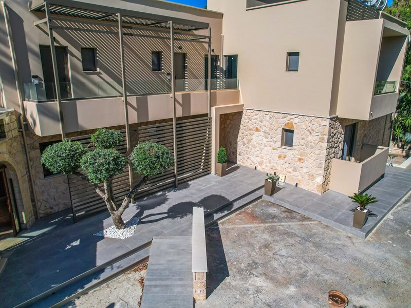 Paradise Apartments 4