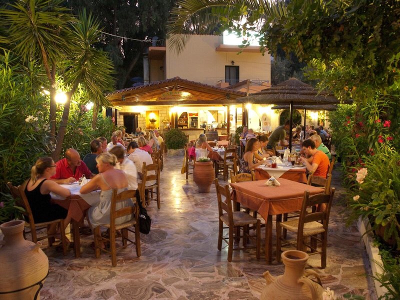 Paradise Apartments 7