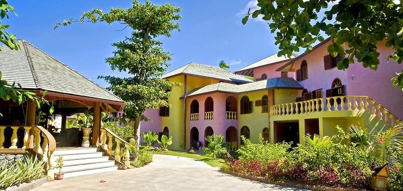 Castello Beach Hotel 13