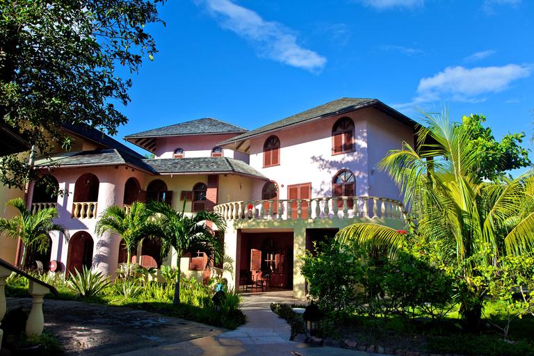 Castello Beach Hotel 14