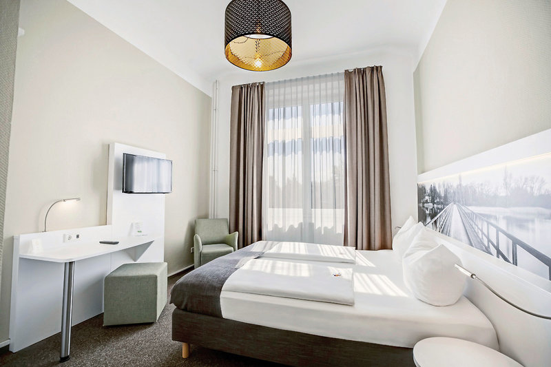 Hotel & Gästehaus Am Schlosspark 2 - Room Example