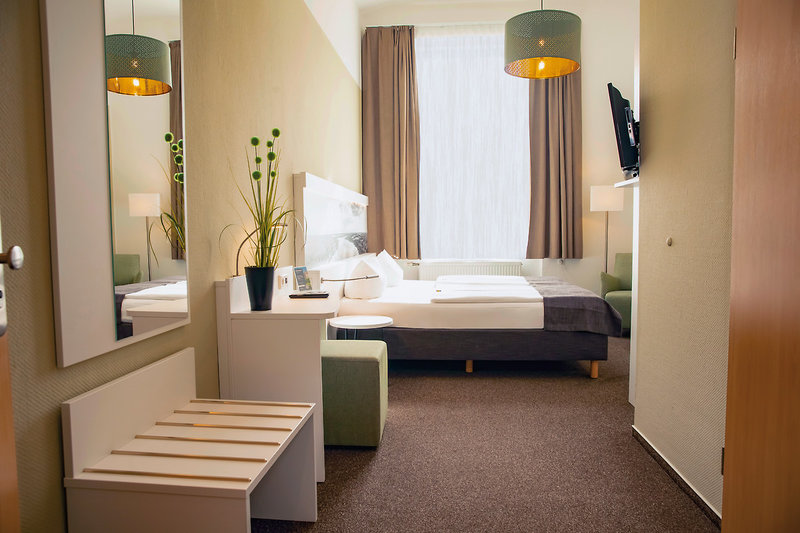 Hotel & Gästehaus Am Schlosspark 3 - Room Example