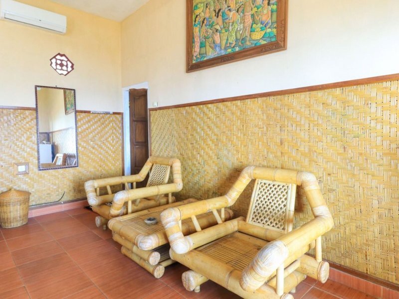 Hotel Tara Bar & Resto Air Sanih 8