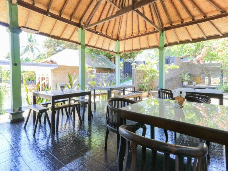 Hotel Tara Bar & Resto Air Sanih 11